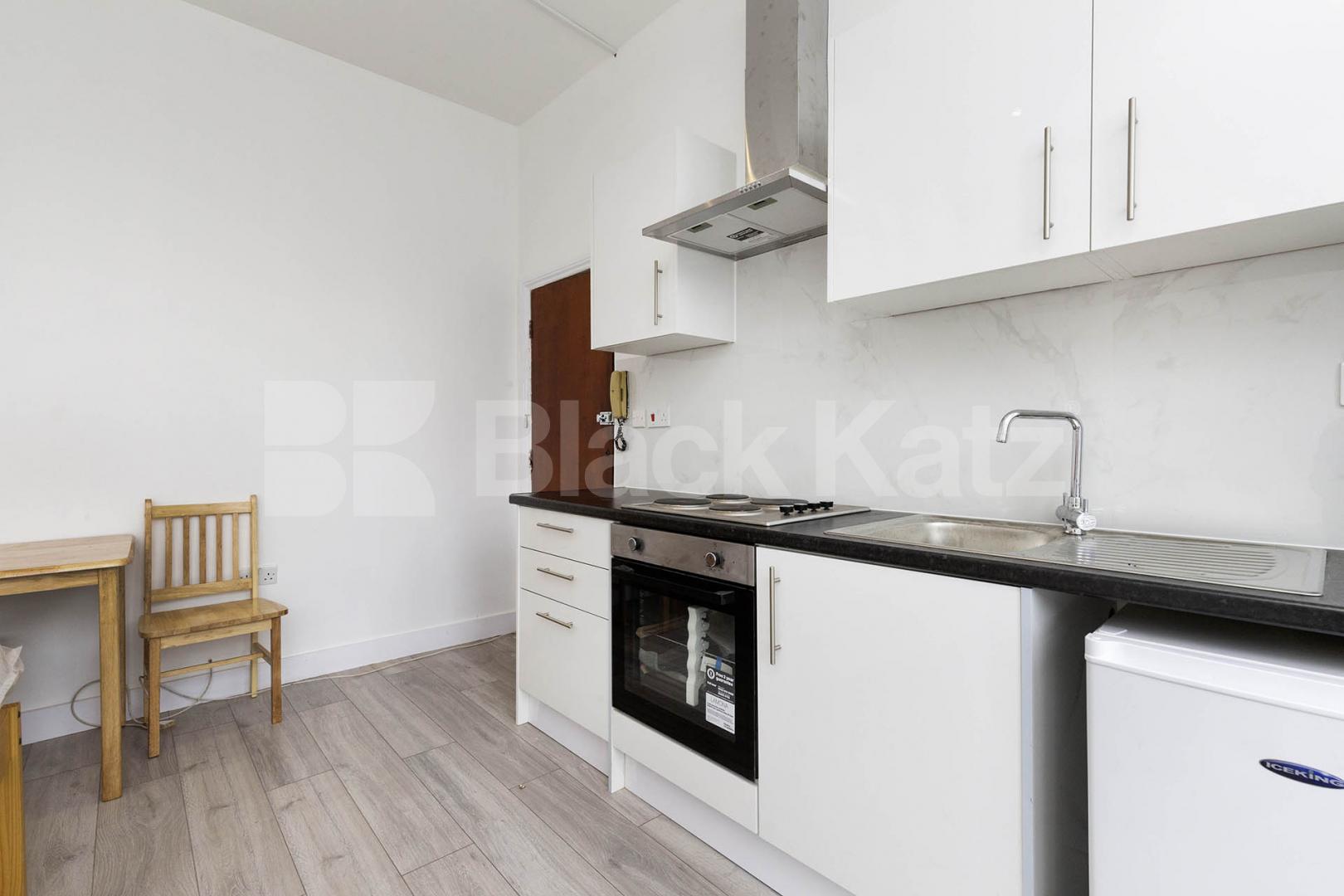 A well-presented, fully furnished studio apartment situated in the popular residential area of Ash Grove, NW2.The property offers a bright and comfortable living and sleeping area with its own private kitchen and access to a clean, shared bathroom Ash Grove, London, NW2 (Council tax, gas and water Included),  London