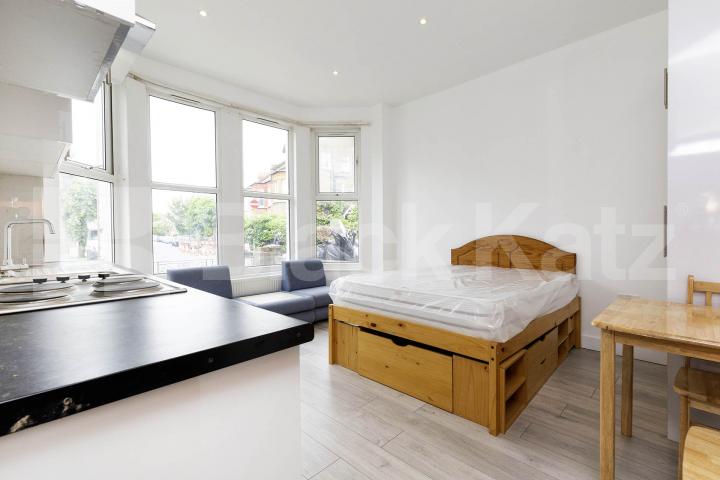 A well-presented, fully furnished studio apartment situated in the popular residential area of Ash Grove, NW2.The property offers a bright and comfortable living and sleeping area with its own private kitchen and access to a clean, shared bathroom Ash Grove, London, NW2 (Council tax, gas and water Included),  London