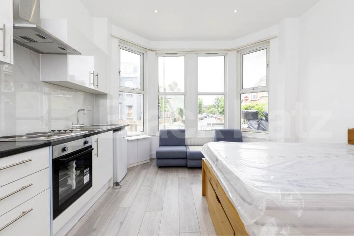 A well-presented, fully furnished studio apartment situated in the popular residential area of Ash Grove, NW2.The property offers a bright and comfortable living and sleeping area with its own private kitchen and access to a clean, shared bathroom Ash Grove, London, NW2 (Council tax, gas and water Included),  London