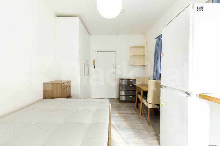 Inclusive of council tax, gas and water, this self contained studio benefits from a private kitchen and bathroom as well as direct access to the rear garden Ash Grove , London, NW2 (Council tax, gas and water),  London