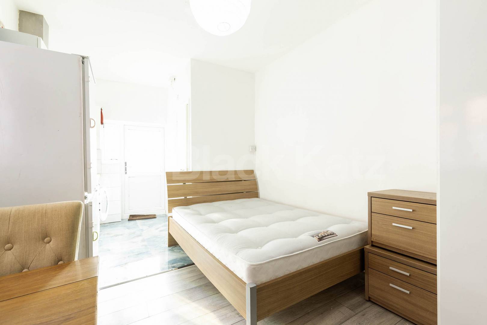 Inclusive of council tax, gas and water, this self contained studio benefits from a private kitchen and bathroom as well as direct access to the rear garden Ash Grove , London, NW2 (Council tax, gas and water),  London