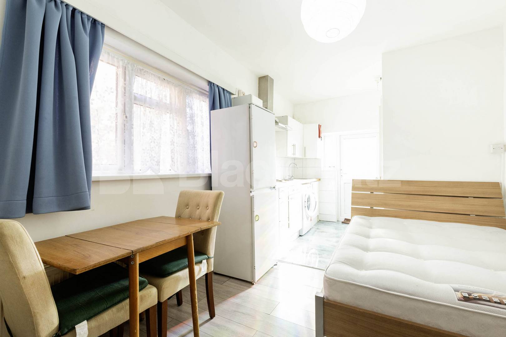Inclusive of council tax, gas and water, this self contained studio benefits from a private kitchen and bathroom as well as direct access to the rear garden Ash Grove , London, NW2 (Council tax, gas and water),  London
