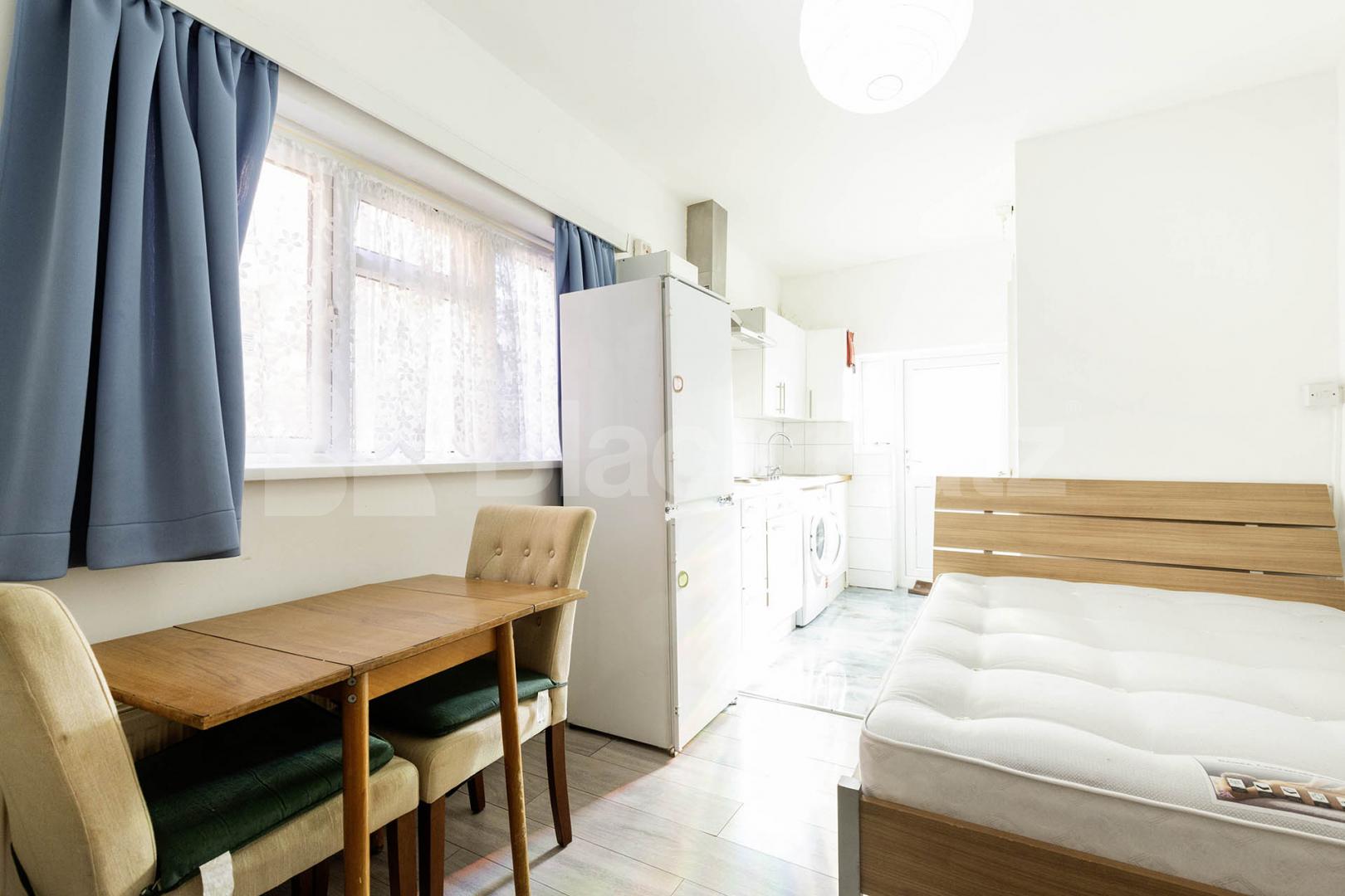 Inclusive of council tax, gas and water, this self contained studio benefits from a private kitchen and bathroom as well as direct access to the rear garden Ash Grove , London, NW2 (Council tax, gas and water),  London