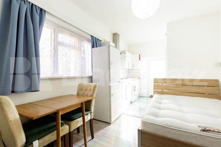 Inclusive of council tax, gas and water, this self contained studio benefits from a private kitchen and bathroom as well as direct access to the rear garden Ash Grove , London, NW2 (Council tax, gas and water),  London