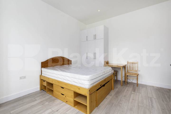 A well-presented, fully furnished studio apartment situated in the popular residential area of Ash Grove, NW2.The property offers a bright and comfortable living and sleeping area with its own private kitchen and access to a clean, shared bathroom Ash Grove, London, NW2 (Council tax, gas and water Included),  London