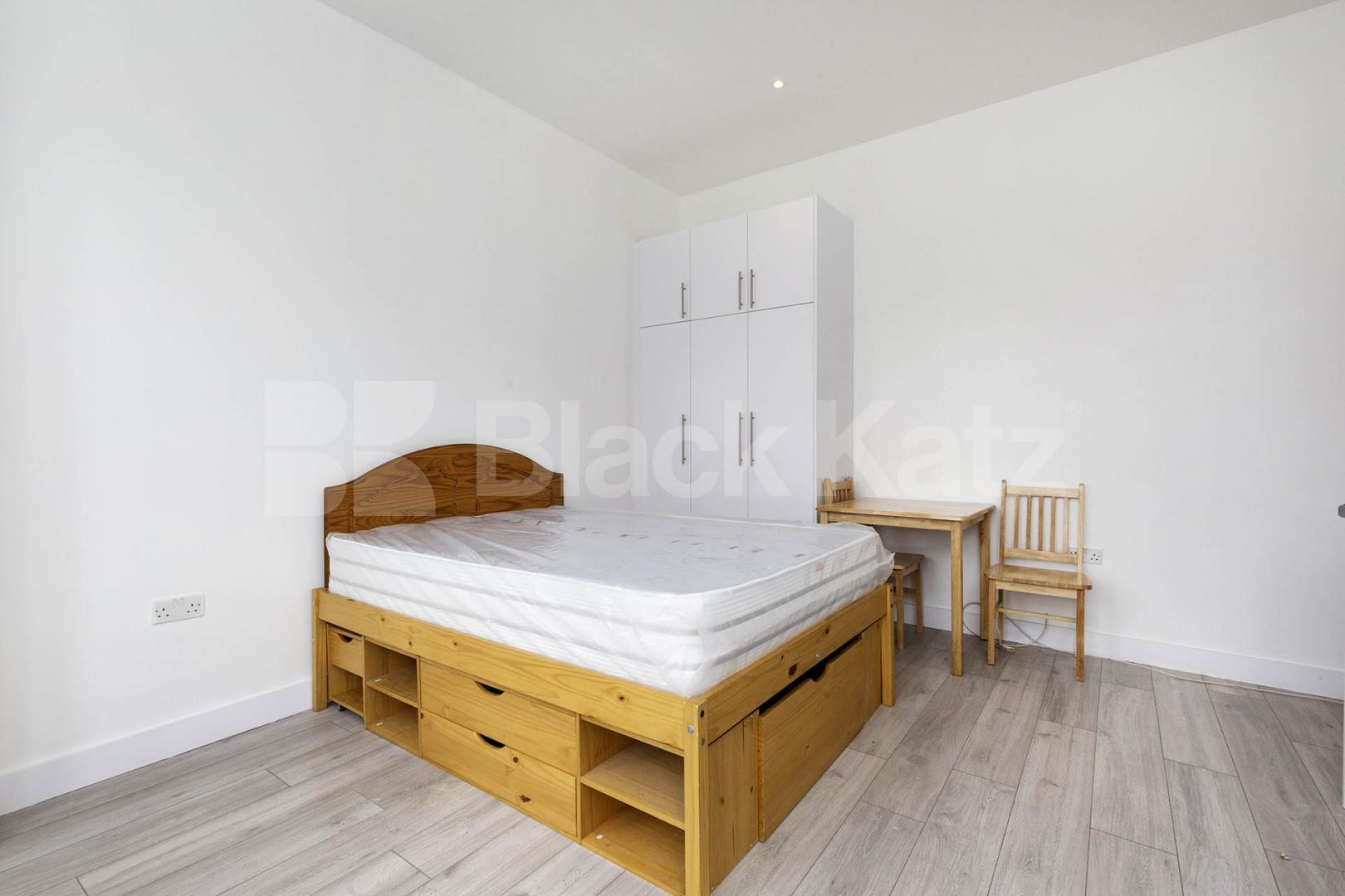 A well-presented, fully furnished studio apartment situated in the popular residential area of Ash Grove, NW2.The property offers a bright and comfortable living and sleeping area with its own private kitchen and access to a clean, shared bathroom Ash Grove, London, NW2 (Council tax, gas and water Included),  London