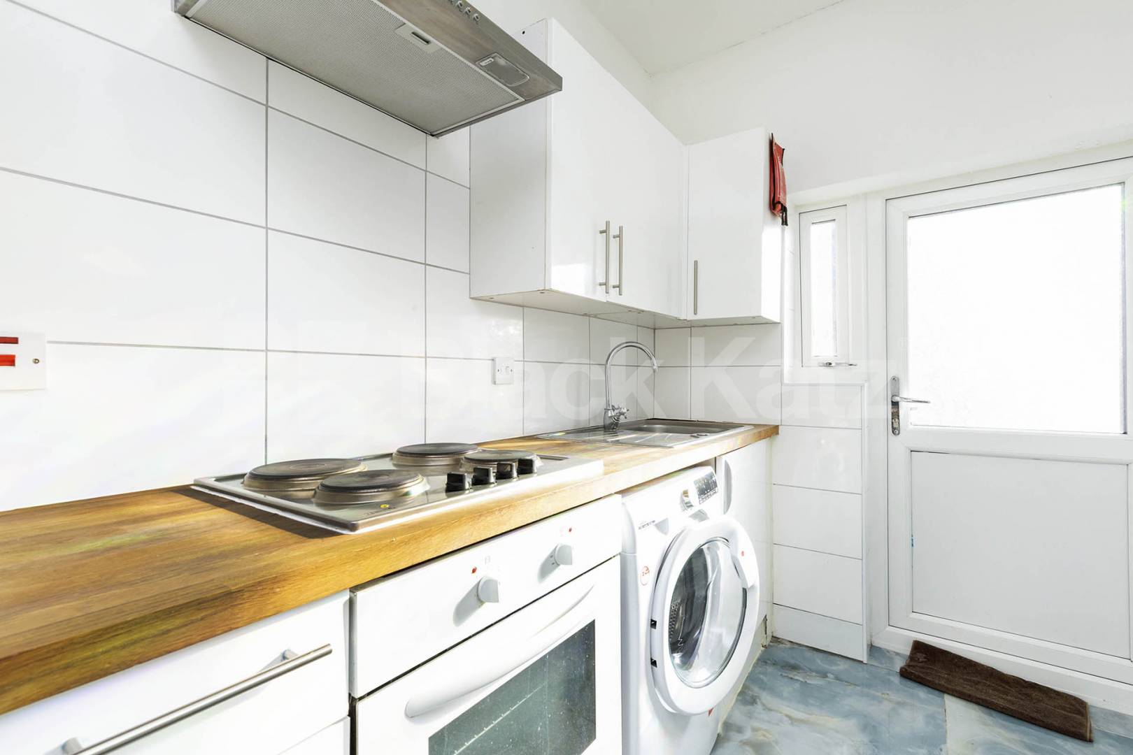 Inclusive of council tax, gas and water, this self contained studio benefits from a private kitchen and bathroom as well as direct access to the rear garden Ash Grove , London, NW2 (Council tax, gas and water),  London