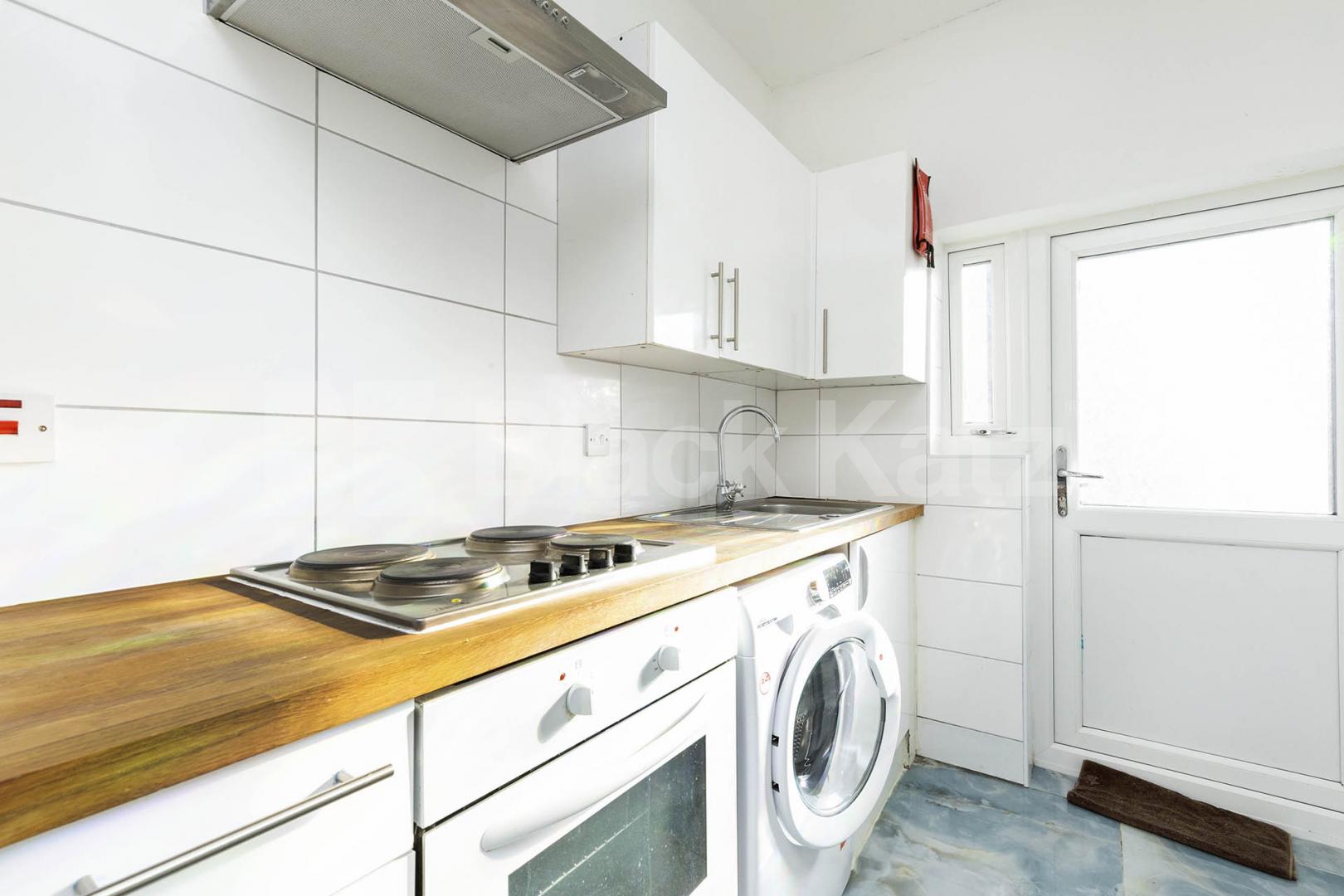 Inclusive of council tax, gas and water, this self contained studio benefits from a private kitchen and bathroom as well as direct access to the rear garden Ash Grove , London, NW2 (Council tax, gas and water),  London