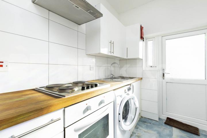 Inclusive of council tax, gas and water, this self contained studio benefits from a private kitchen and bathroom as well as direct access to the rear garden Ash Grove , London, NW2 (Council tax, gas and water),  London