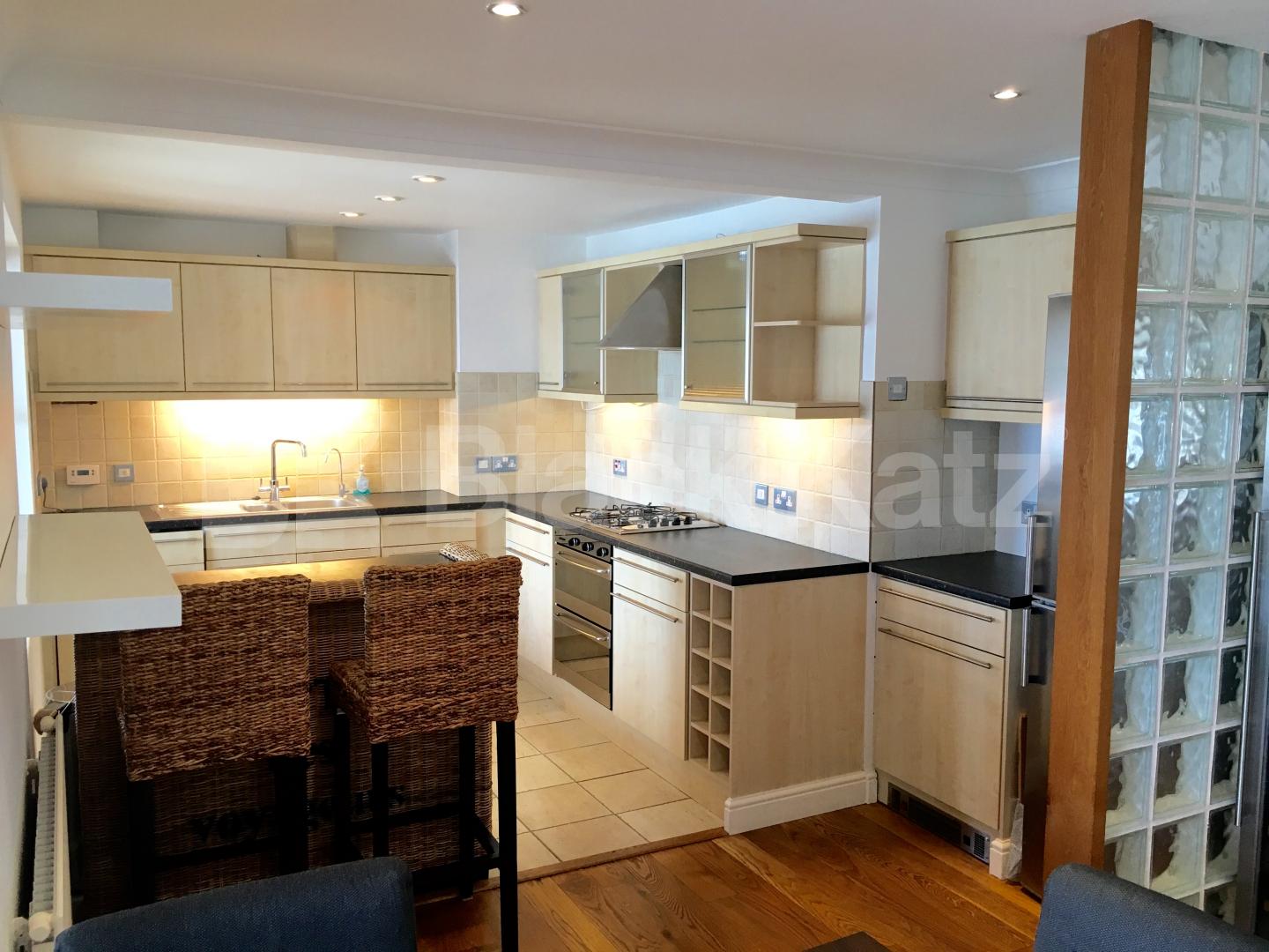 			UNDER OFFER , 3 Bedroom, 1 bath, 1 reception Apartment			 Bellamys Court. Abbotshade Road , Rotherhithe