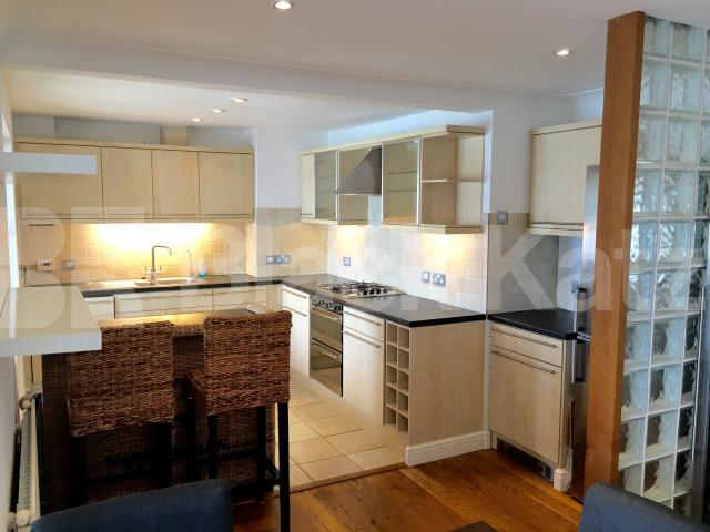 			UNDER OFFER , 3 Bedroom, 1 bath, 1 reception Apartment			 Bellamys Court. Abbotshade Road , Rotherhithe