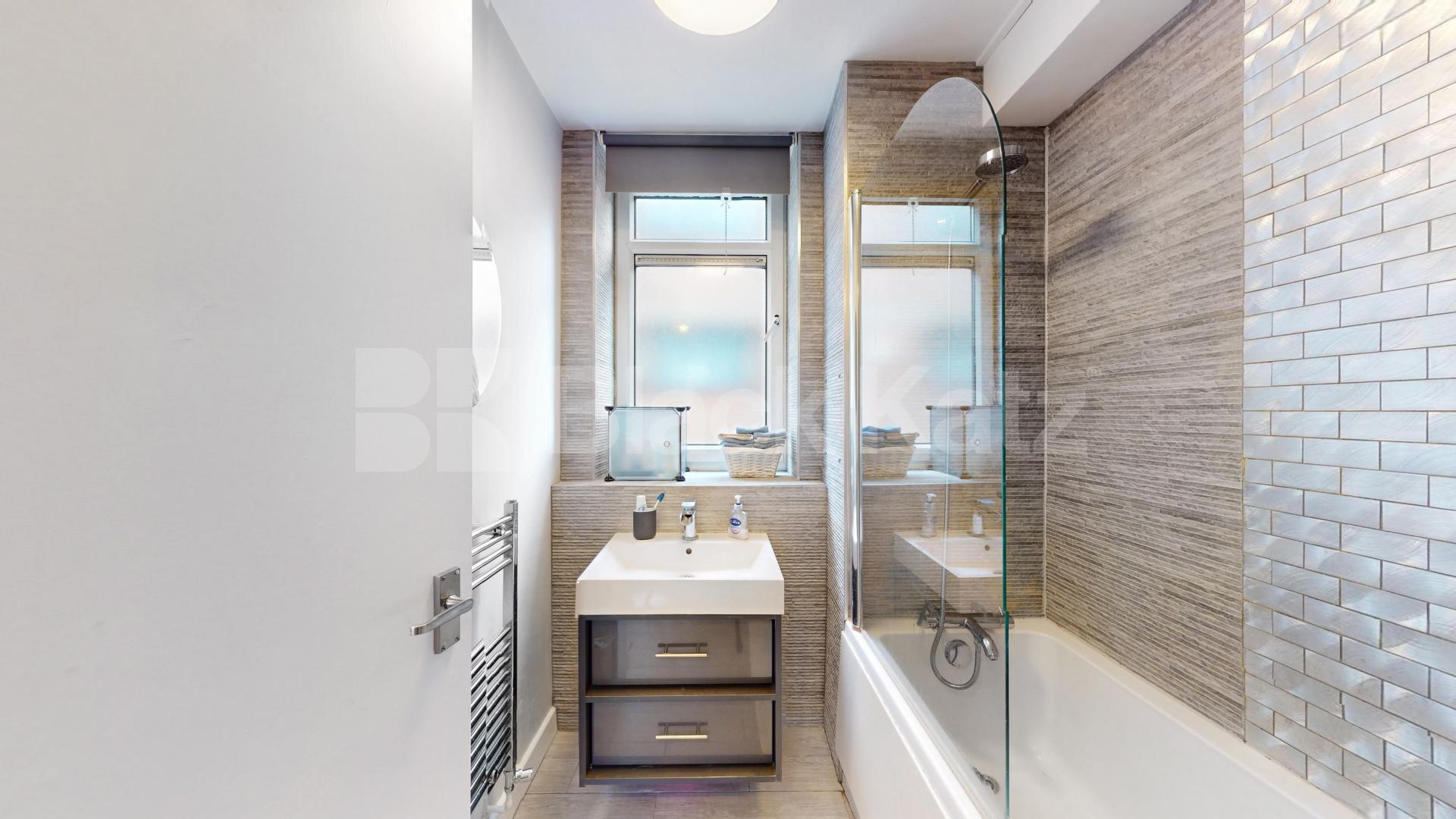 Spacious one bedrrom flat located within zone1 and walking distance to Hyde Park Ashbridge Street, Marylebone