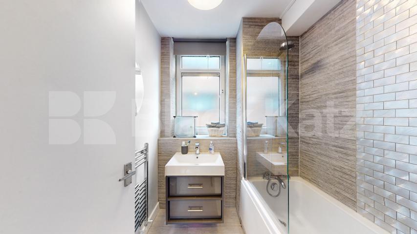 Spacious one bedrrom flat located within zone1 and walking distance to Hyde Park Ashbridge Street, Marylebone