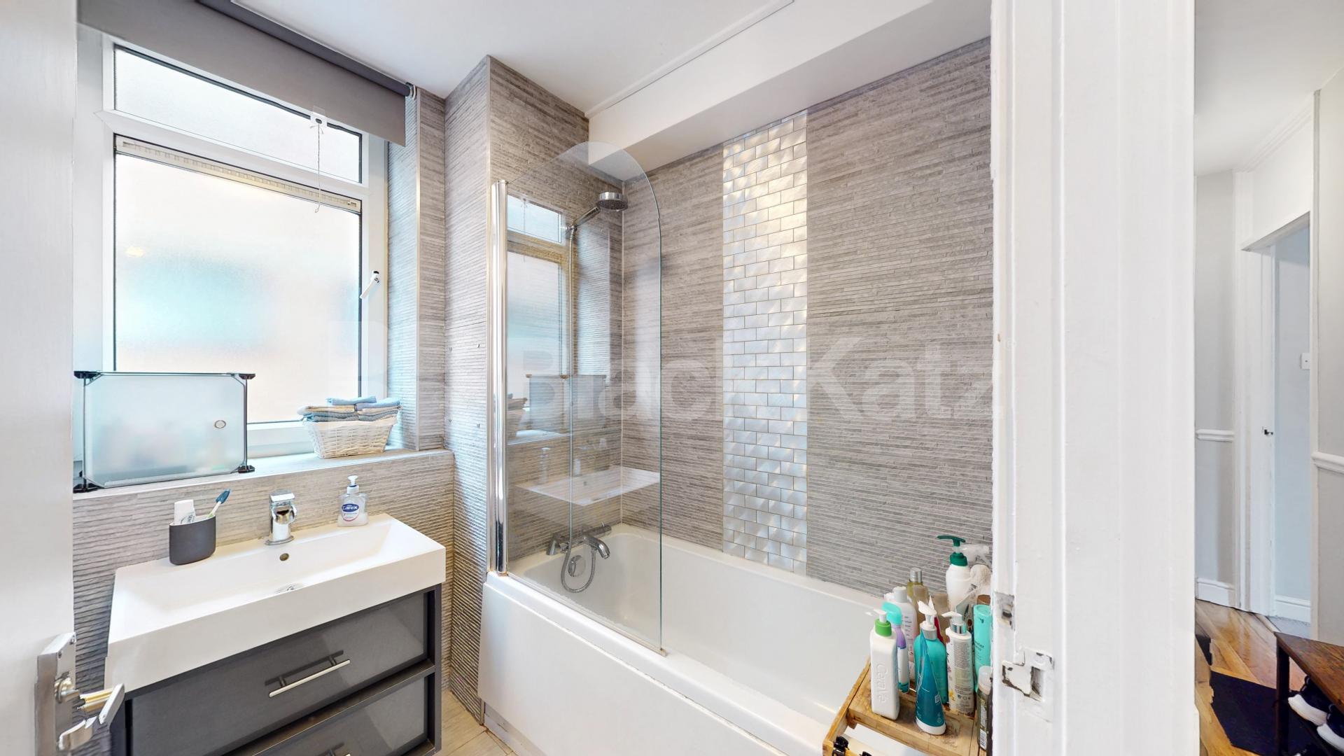 Spacious one bedrrom flat located within zone1 and walking distance to Hyde Park Ashbridge Street, Marylebone