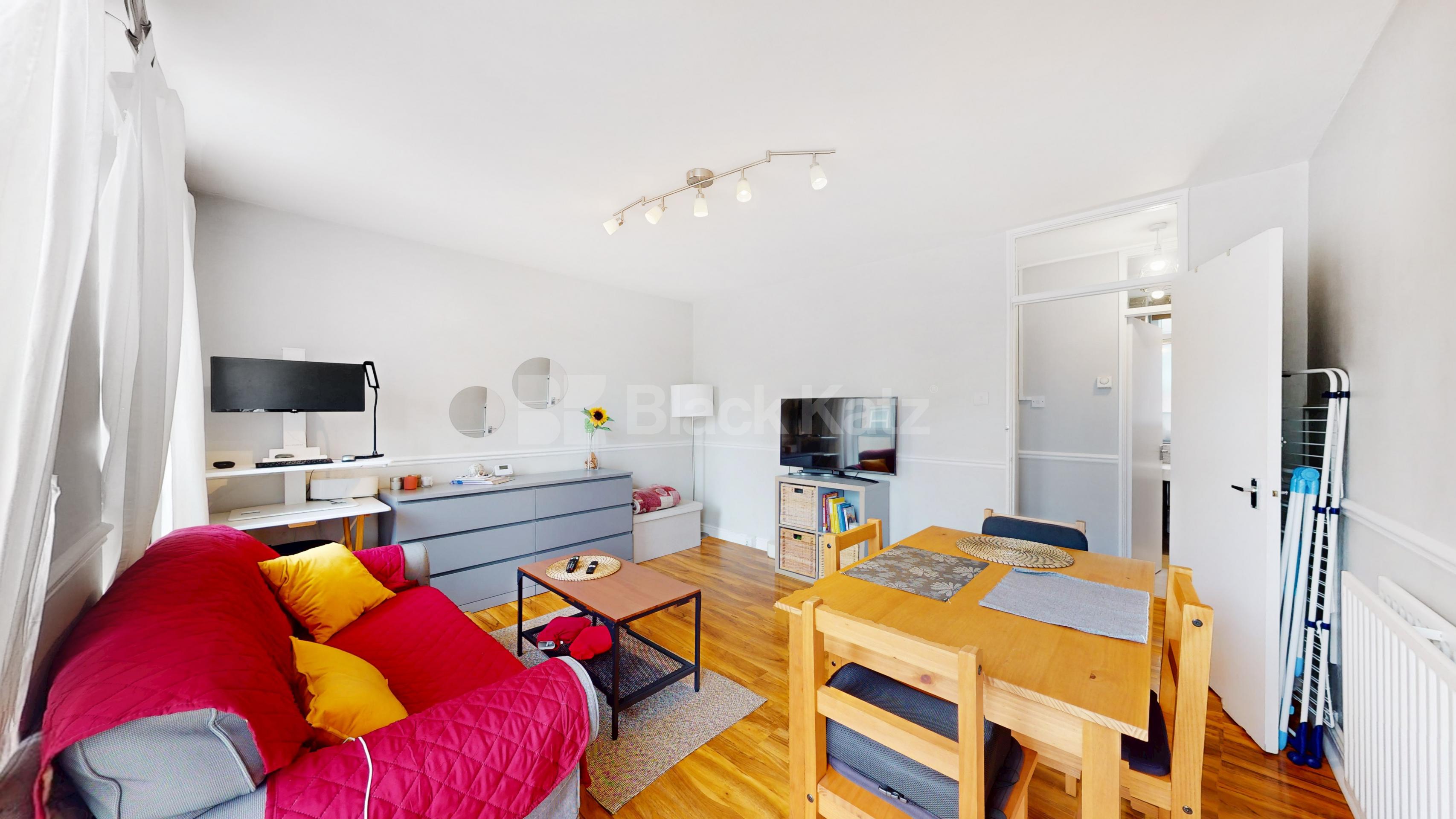 Spacious one bedrrom flat located within zone1 and walking distance to Hyde Park Ashbridge Street, Marylebone NW8