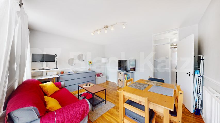 Spacious one bedrrom flat located within zone1 and walking distance to Hyde Park Ashbridge Street, Marylebone