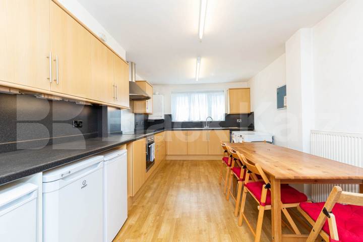 Aranged over 2 floors in a zone 1 location in Bloomsbury Acton Street, Kings Cross 