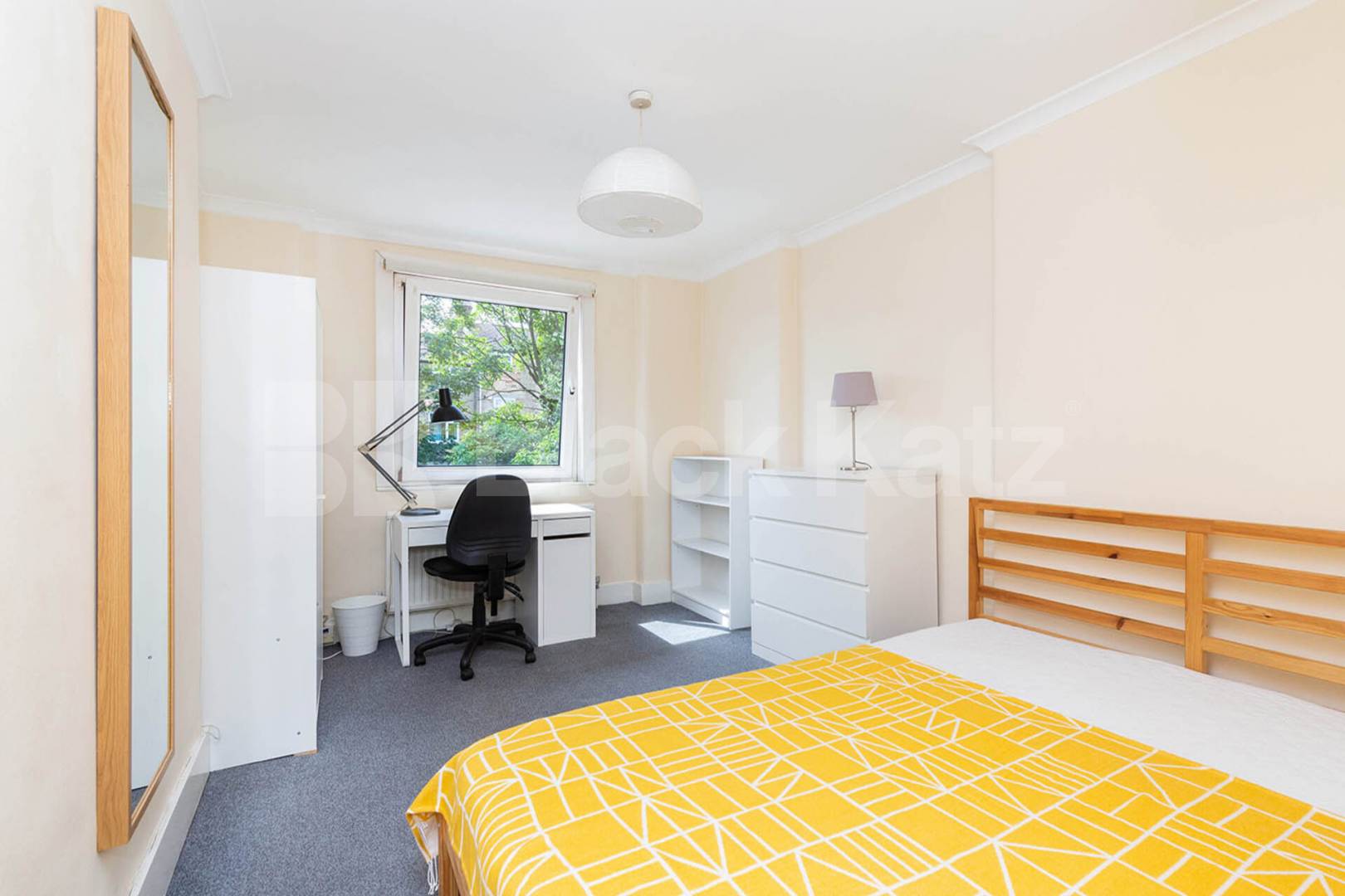 Aranged over 2 floors in a zone 1 location in Bloomsbury Acton Street, Kings Cross 