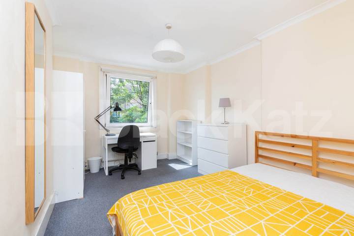 Aranged over 2 floors in a zone 1 location in Bloomsbury Acton Street, Kings Cross 