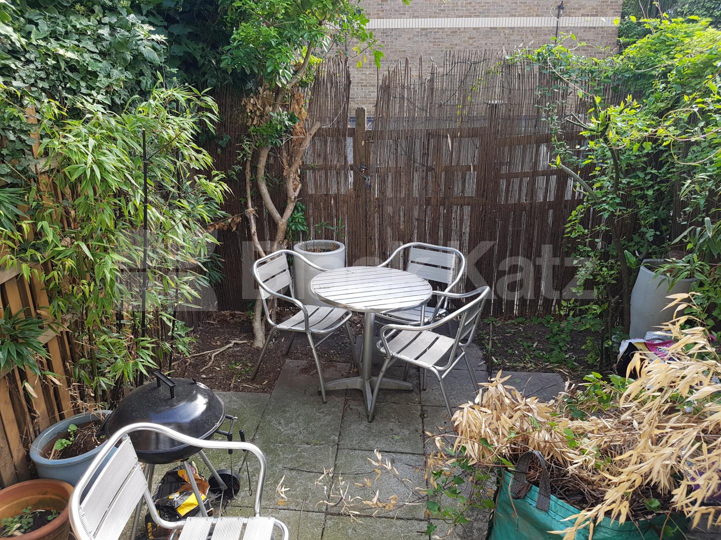 			LET , 2 Bedroom, 1 bath, 1 reception House			 Gainsford Street, Shad Thames