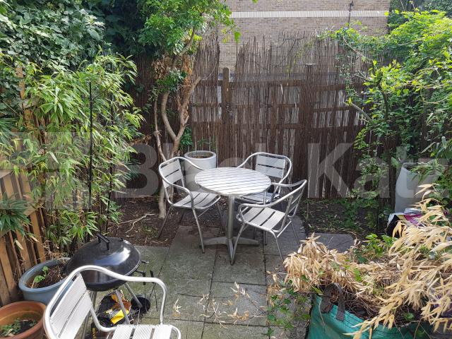 			LET , 2 Bedroom, 1 bath, 1 reception House			 Gainsford Street, Shad Thames