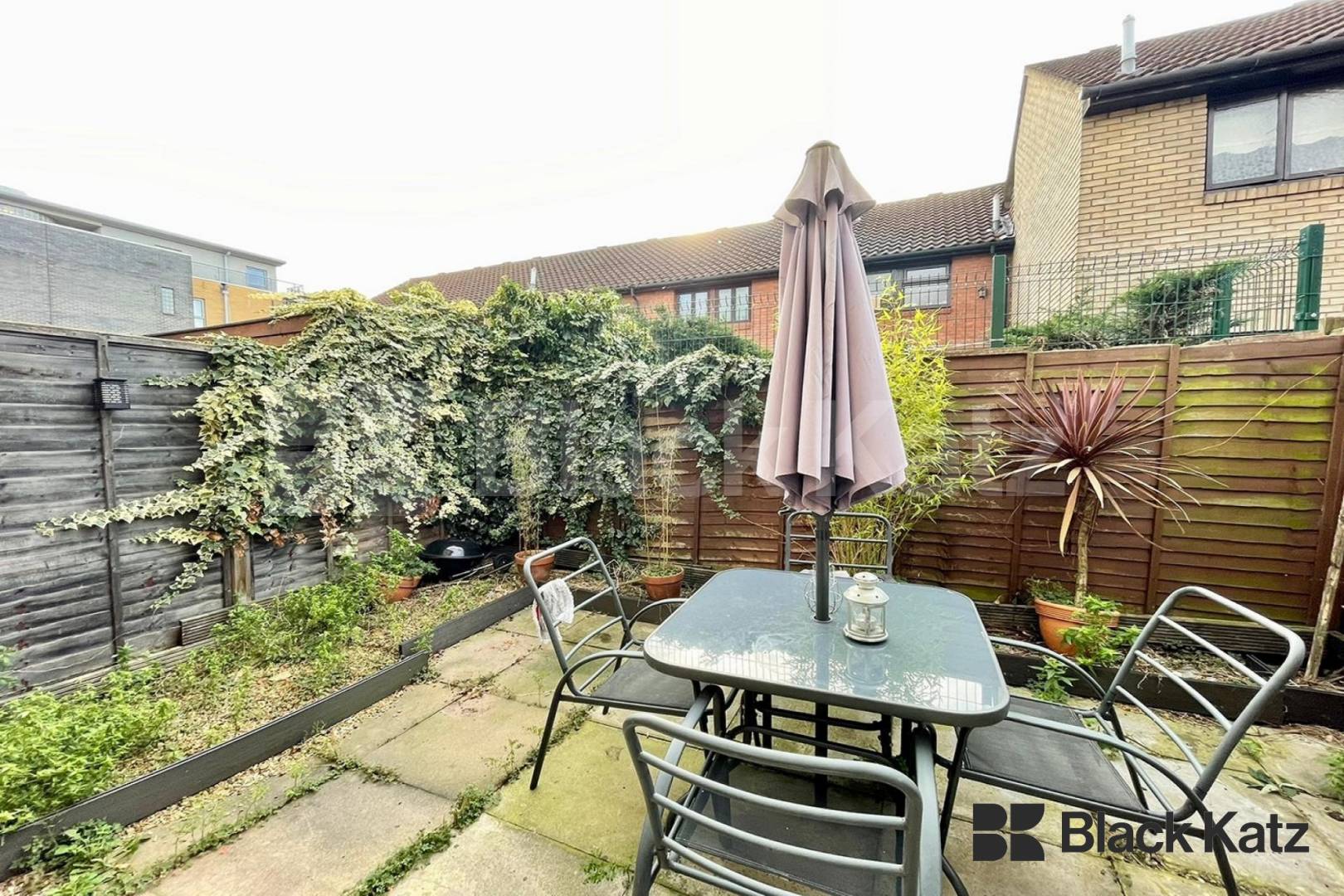 Well presented Mid-Century House with beautiful south facing garden Abbey Gardens, Bermondsey