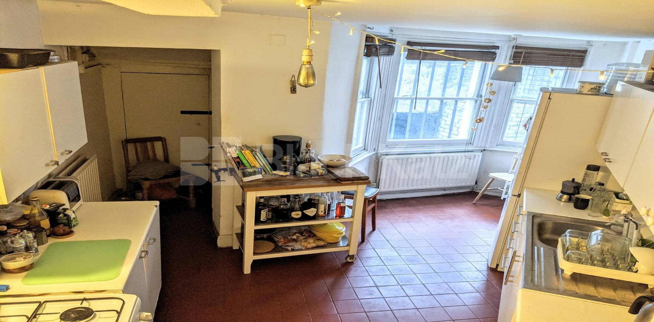 			LET  , 1 Bedroom, 1 bath, 1 reception House			 Queenstown Road, Battersea Park