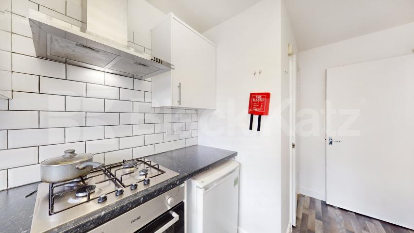 This is a large one double bedroom flat set on the top floor of period conversion next to Edgware Road station (Northern line) Station Road, Edgware, HA8,  Edgware
