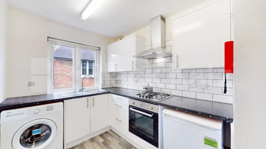 This is a large one double bedroom flat set on the top floor of period conversion next to Edgware Road station (Northern line) Station Road, Edgware, HA8,  Edgware