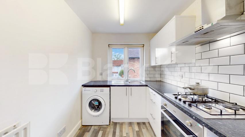 This is a large one double bedroom flat set on the top floor of period conversion next to Edgware Road station (Northern line) Station Road, Edgware, HA8,  Edgware
