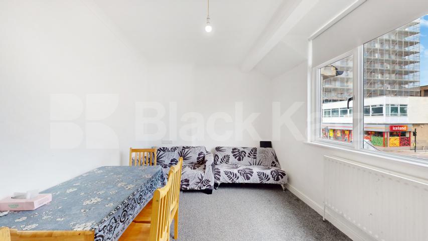This is a large one double bedroom flat set on the top floor of period conversion next to Edgware Road station (Northern line) Station Road, Edgware, HA8,  Edgware