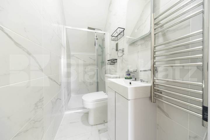 A beautifully renovated two-bedroom plus study apartment on Chatsworth Road, NW2, finished to a high standard throughout Chatsworth Road, London, NW2,  London