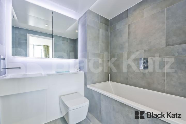  Highly desirable development with stunning unhindered views Dollar Bay Place, Canary Wharf