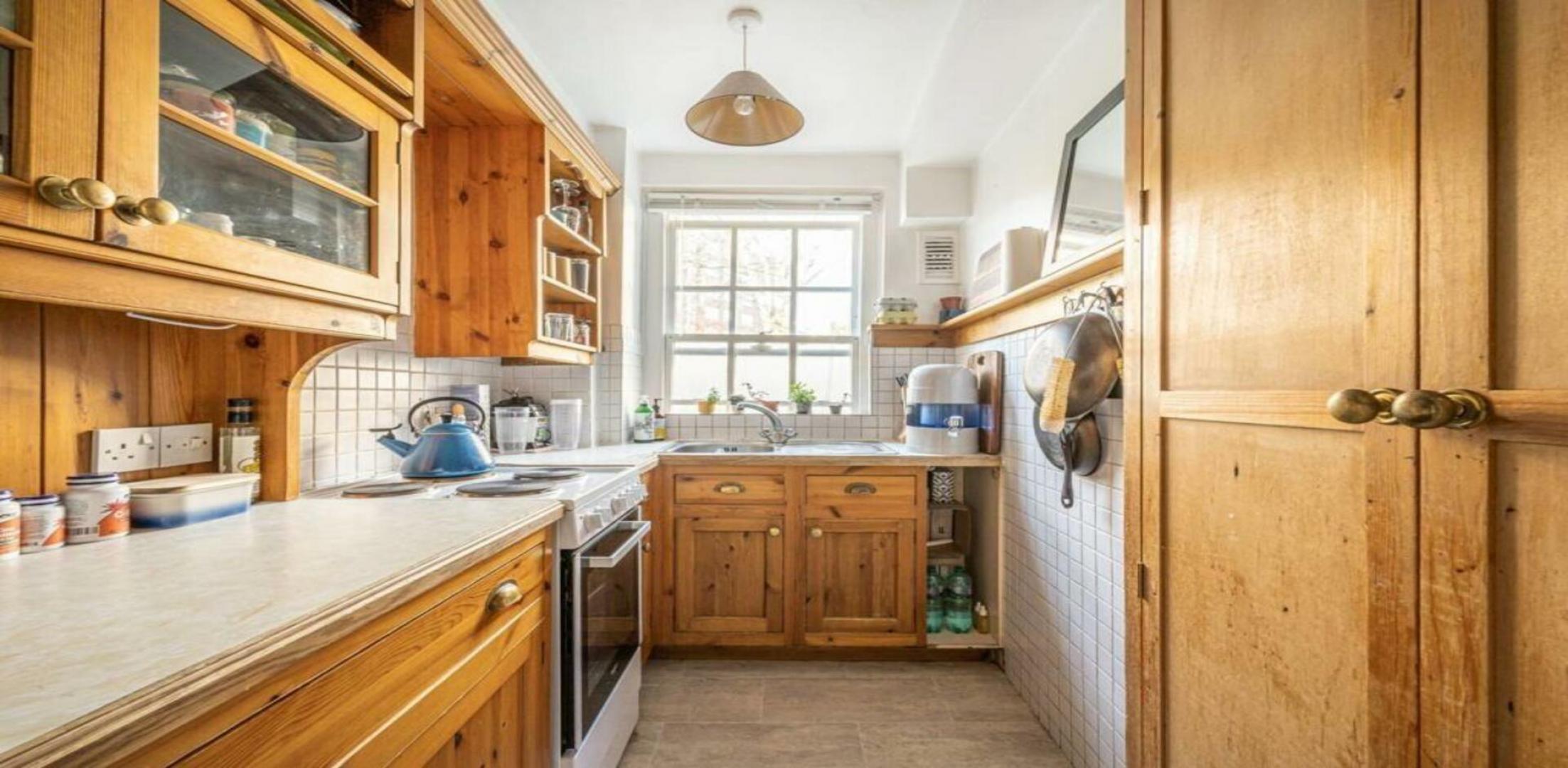 			HEATING and HOT WATER INCLUDED, Studio Apartment, 1 bath, 1 reception Apartment			 Eton Rise, Eton College Road, BELSIZE PARK/CHALK FARM