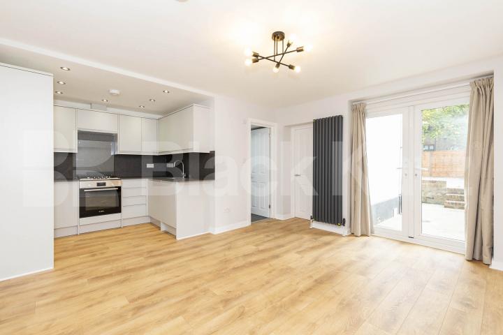 Black Katz is proud to offer this superb two bedroom garden flat finished to a high standard Burlington Gardens, London, W3,  London