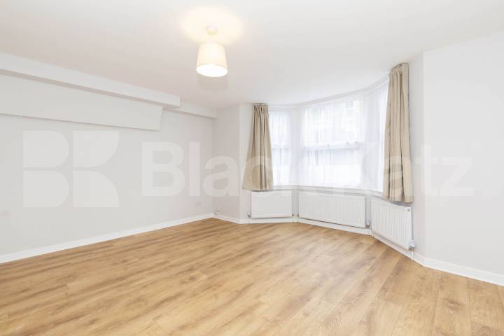 Black Katz is proud to offer this superb two bedroom garden flat finished to a high standard Burlington Gardens, London, W3,  London