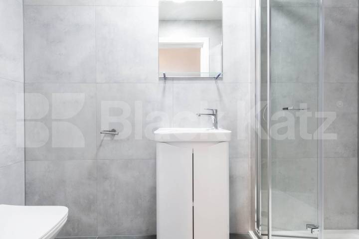 Black Katz is proud to offer this superb two bedroom garden flat finished to a high standard Burlington Gardens, London, W3,  London