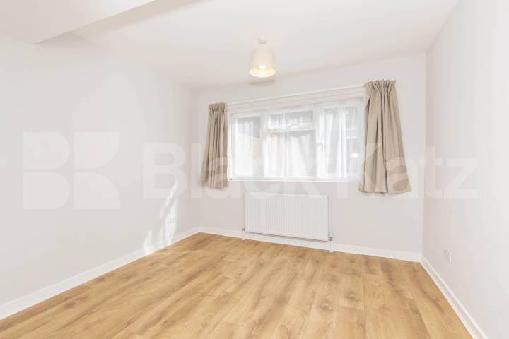 Black Katz is proud to offer this superb two bedroom garden flat finished to a high standard Burlington Gardens, London, W3,  London