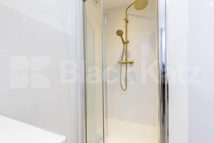 Council tax, Gas + Water included Large Studio in Kilburn Callcott road, London, NW6 ( Council tax, Gas and Water included),  London