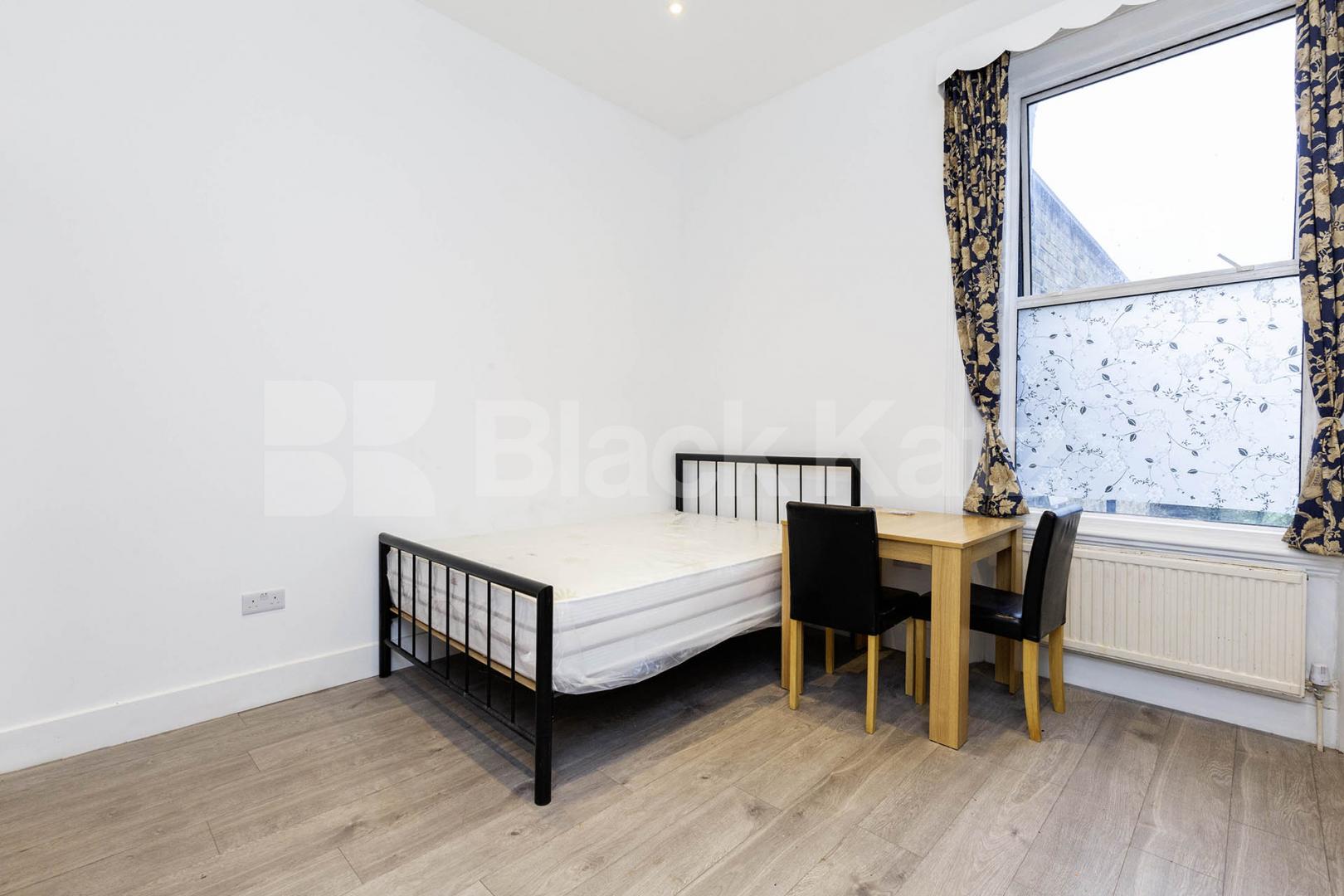 Council tax, Gas + Water included Large Studio in Kilburn Callcott road, London, NW6 ( Council tax, Gas and Water included),  London