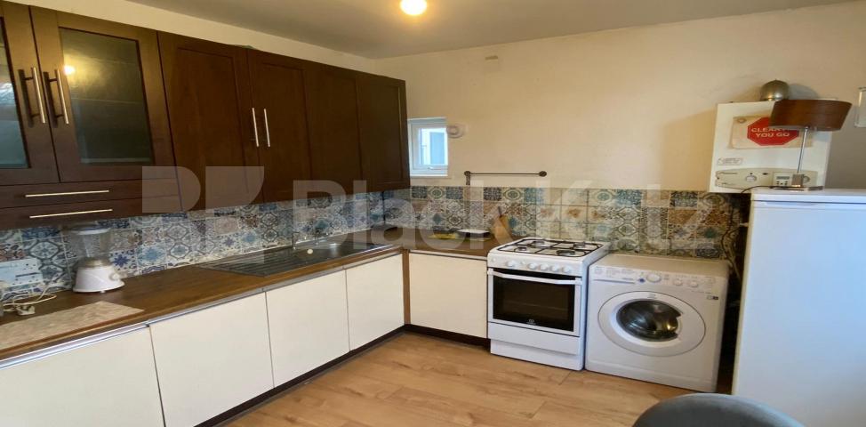 			LET  , 2 Bedroom, 1 bath, 1 reception Apartment			 Edgeley Road , Clapham 