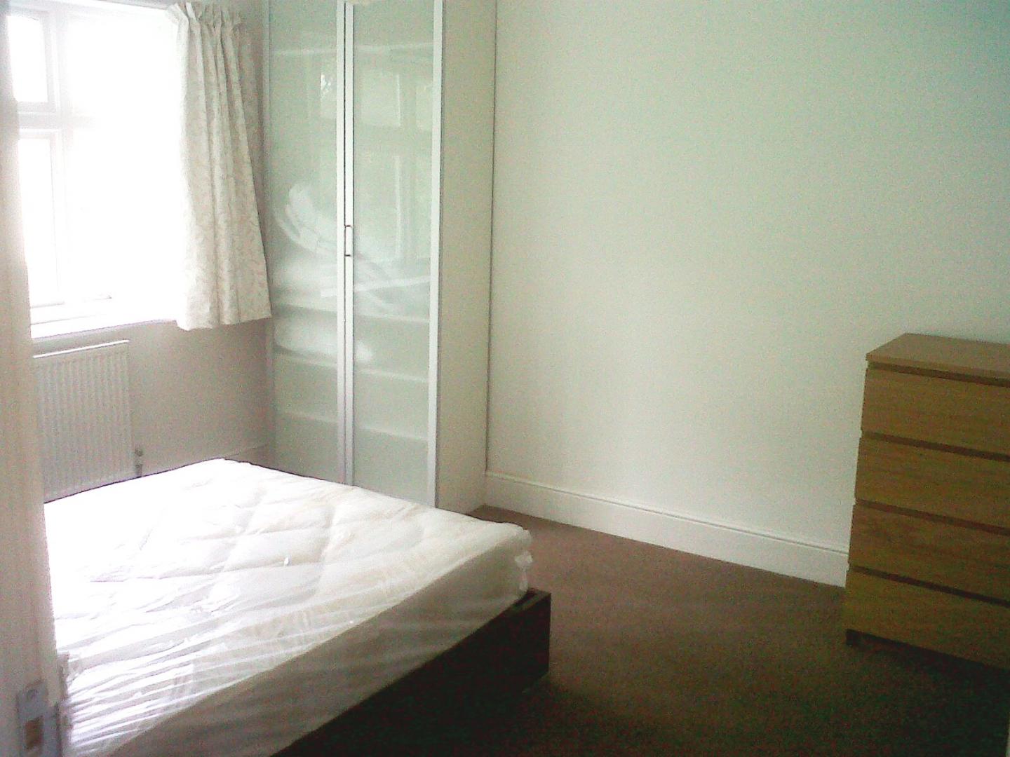 			LET, 4 Bedroom, 1 bath, 1 reception House			 Mayfield Avenue, FINCHLEY