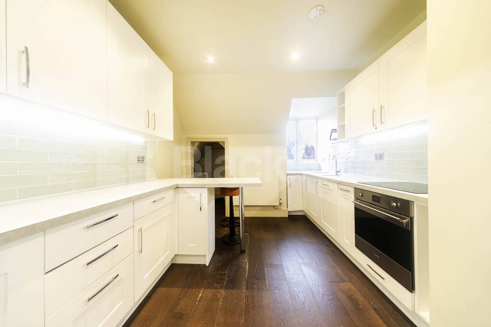 A spacious and well-presented two-bedroom apartment located on the sought-after Eton Avenue in Belsize Park.The property features a large, separate lounge offering plenty of natural light, along with two generously sized double bedrooms Eton Avenue, London, NW3,  London