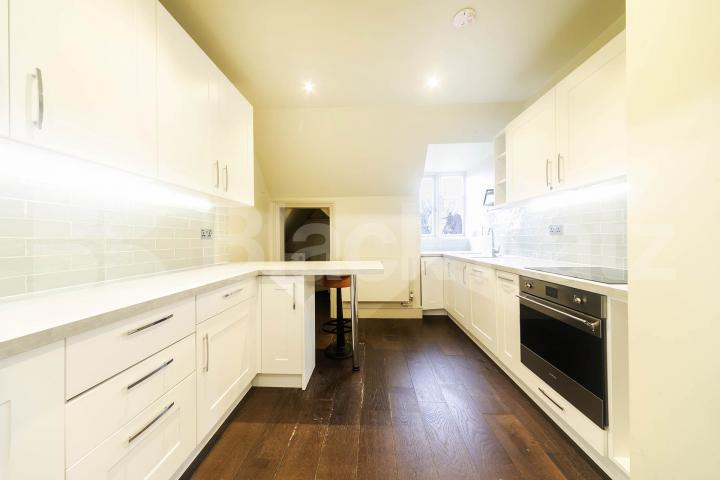 A spacious and well-presented two-bedroom apartment located on the sought-after Eton Avenue in Belsize Park.The property features a large, separate lounge offering plenty of natural light, along with two generously sized double bedrooms Eton Avenue, London, NW3,  London