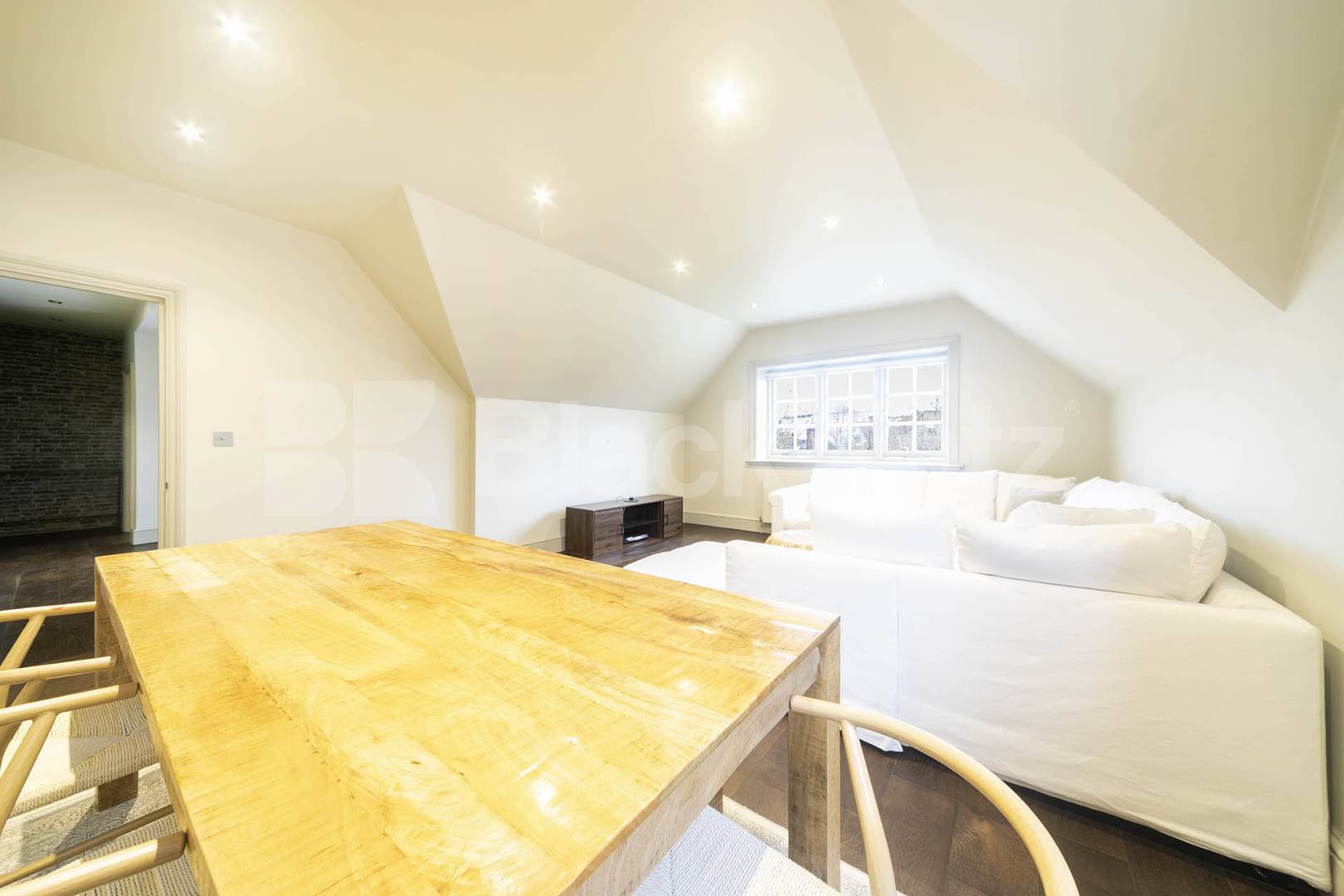 A spacious and well-presented two-bedroom apartment located on the sought-after Eton Avenue in Belsize Park.The property features a large, separate lounge offering plenty of natural light, along with two generously sized double bedrooms Eton Avenue, London, NW3,  London