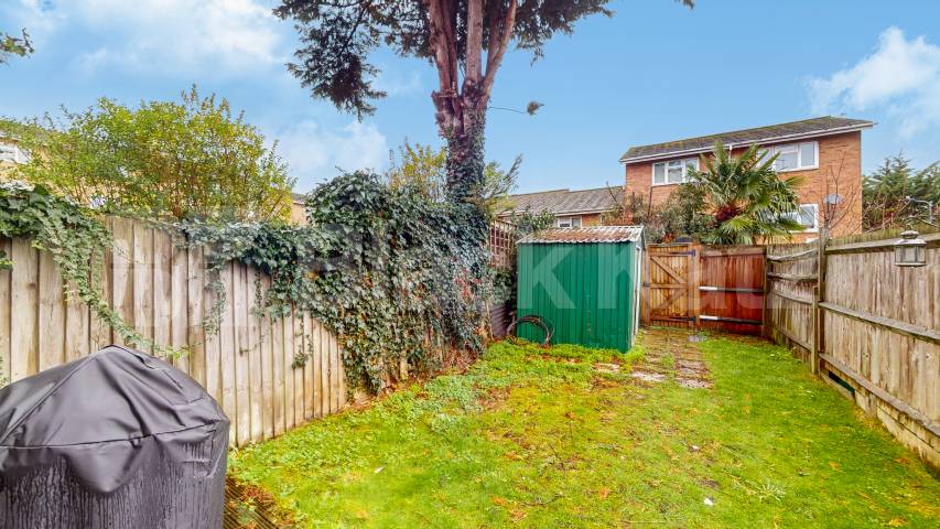 			3 Bedroom, 2 bath, 1 reception 			 Marley Walk, London, NW2,  London