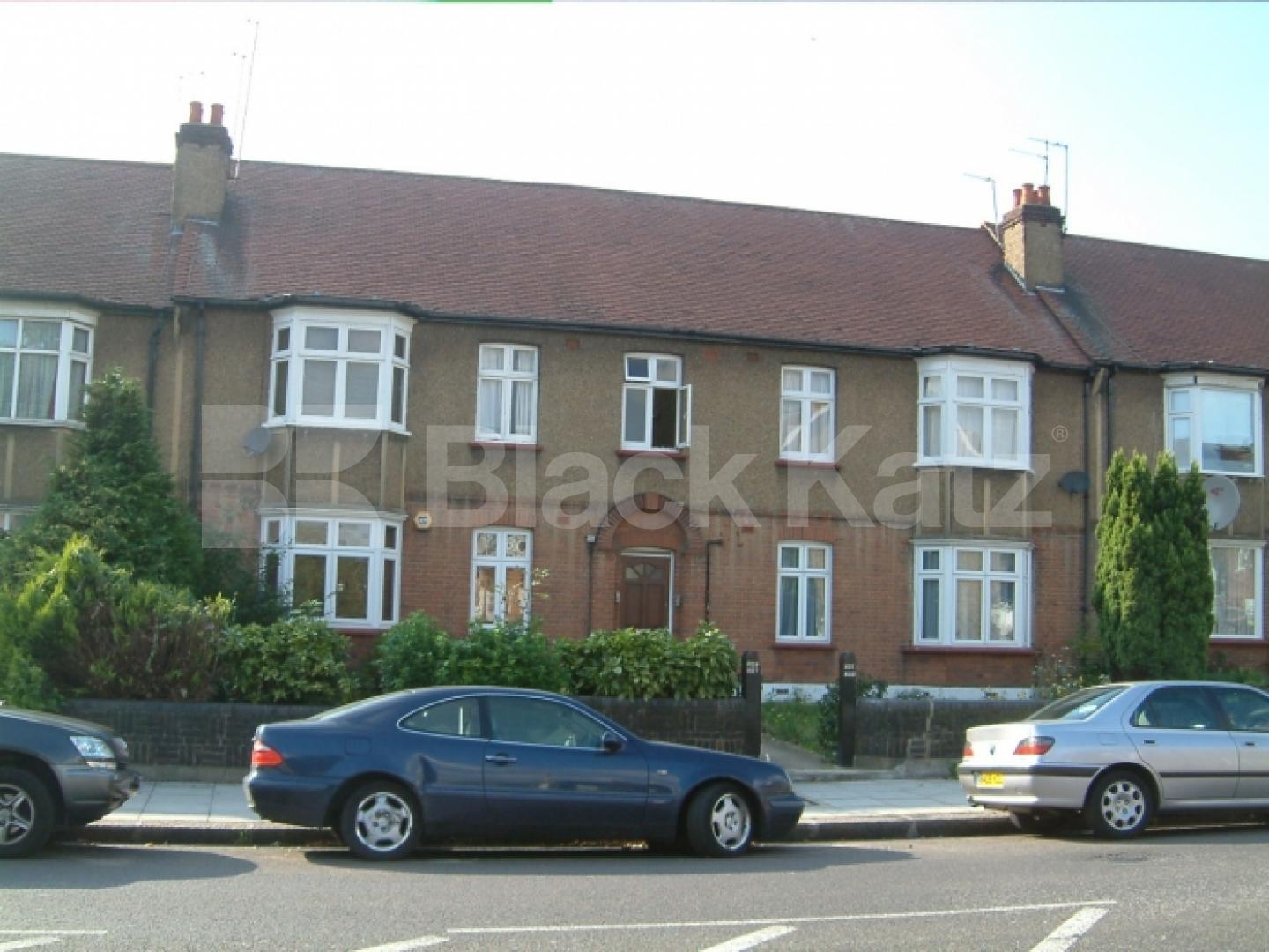 			2 Bedroom, 1 bath, 1 reception Flat			 Green Lanes, WINCHMORE HILL N21
