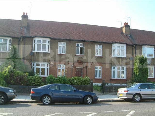 			2 Bedroom, 1 bath, 1 reception Flat			 Green Lanes, WINCHMORE HILL N21