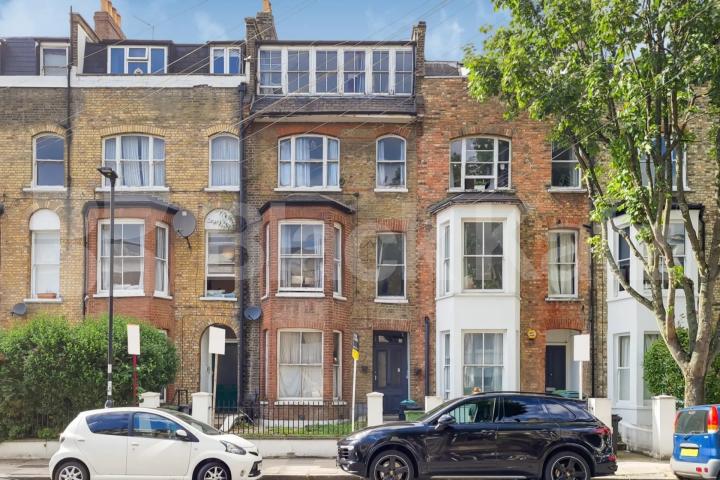 Contemporary two double bedroom flat set on the first floor of a period convers Marlborough Road, Upper Holloway 