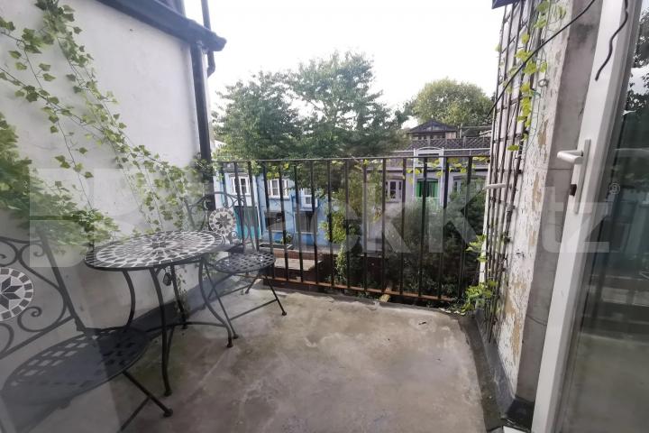 Contemporary two double bedroom flat set on the first floor of a period convers Marlborough Road, Upper Holloway 